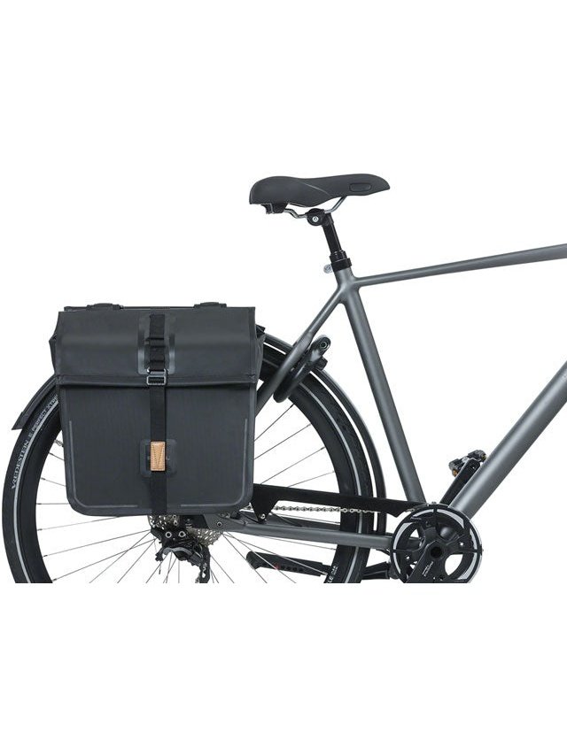 Basil Urban Dry Double Panner - 50L, Black